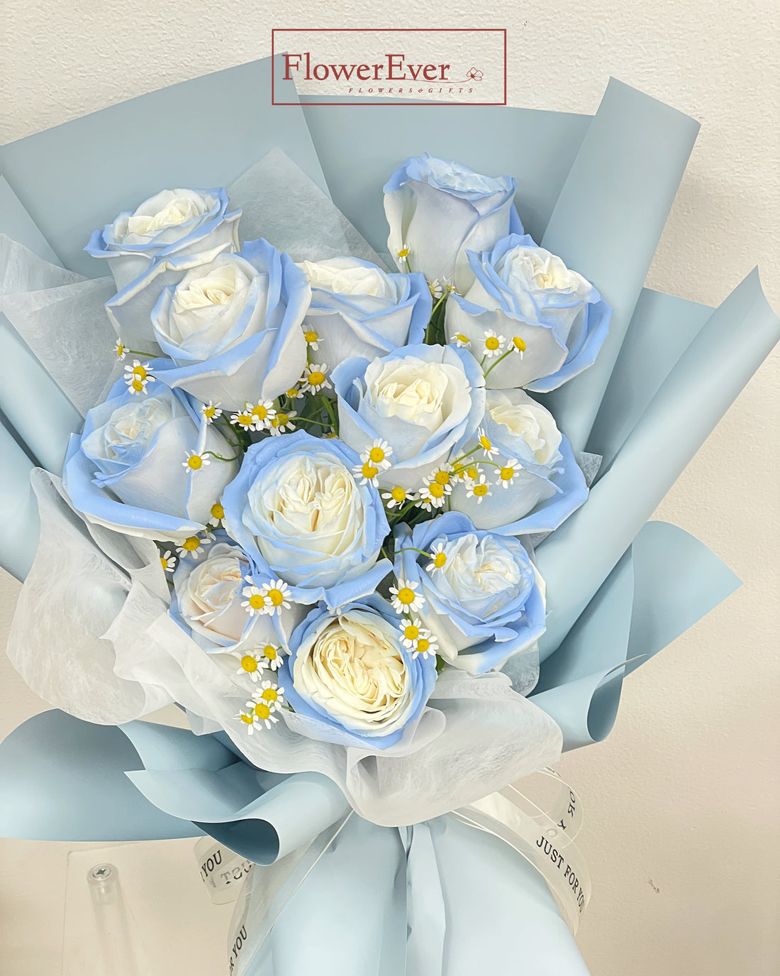Ice Blue Rose Bouquet W. Daisies