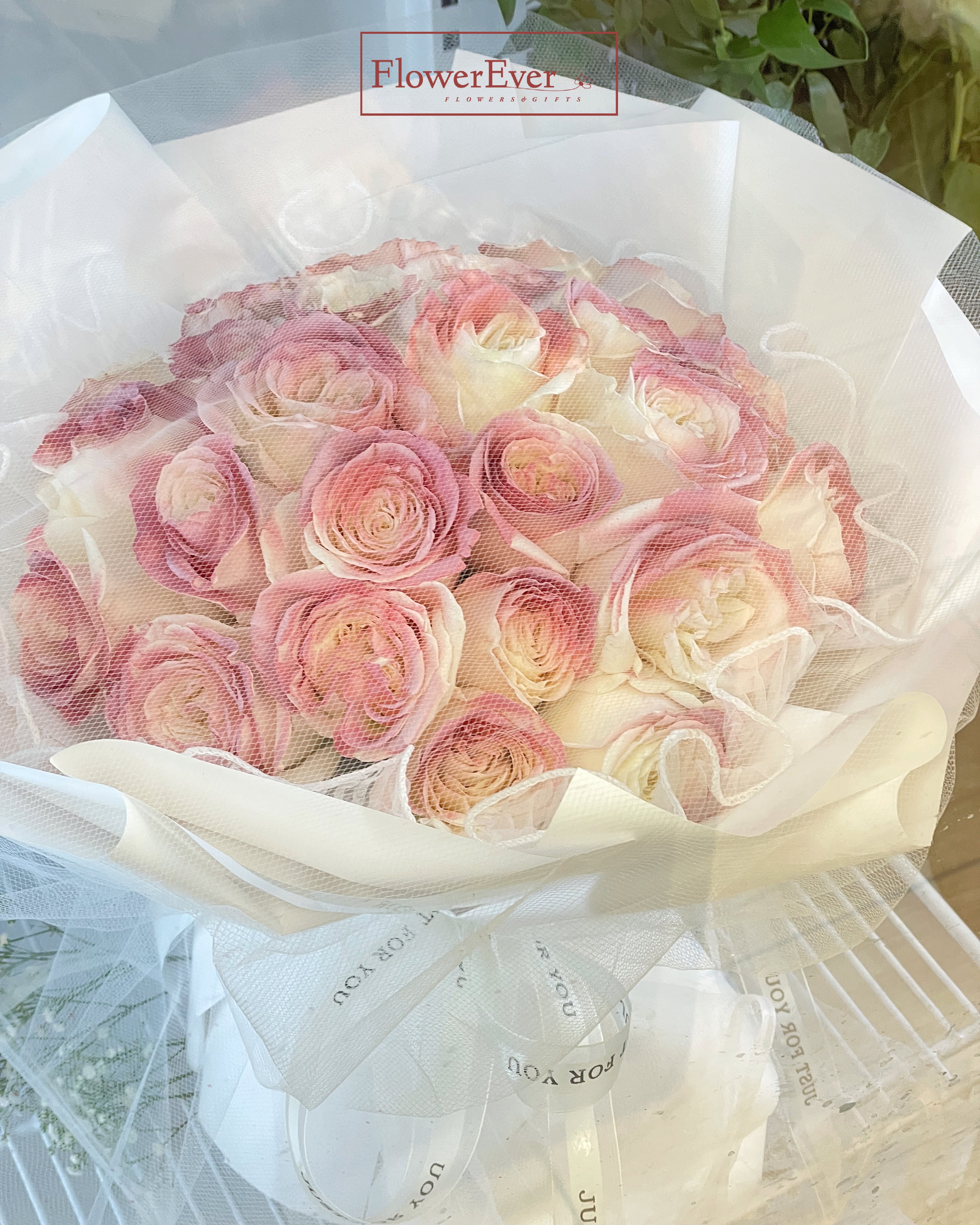 White Rose with Pink Round Bouquet in Luxury Style|24 Stems