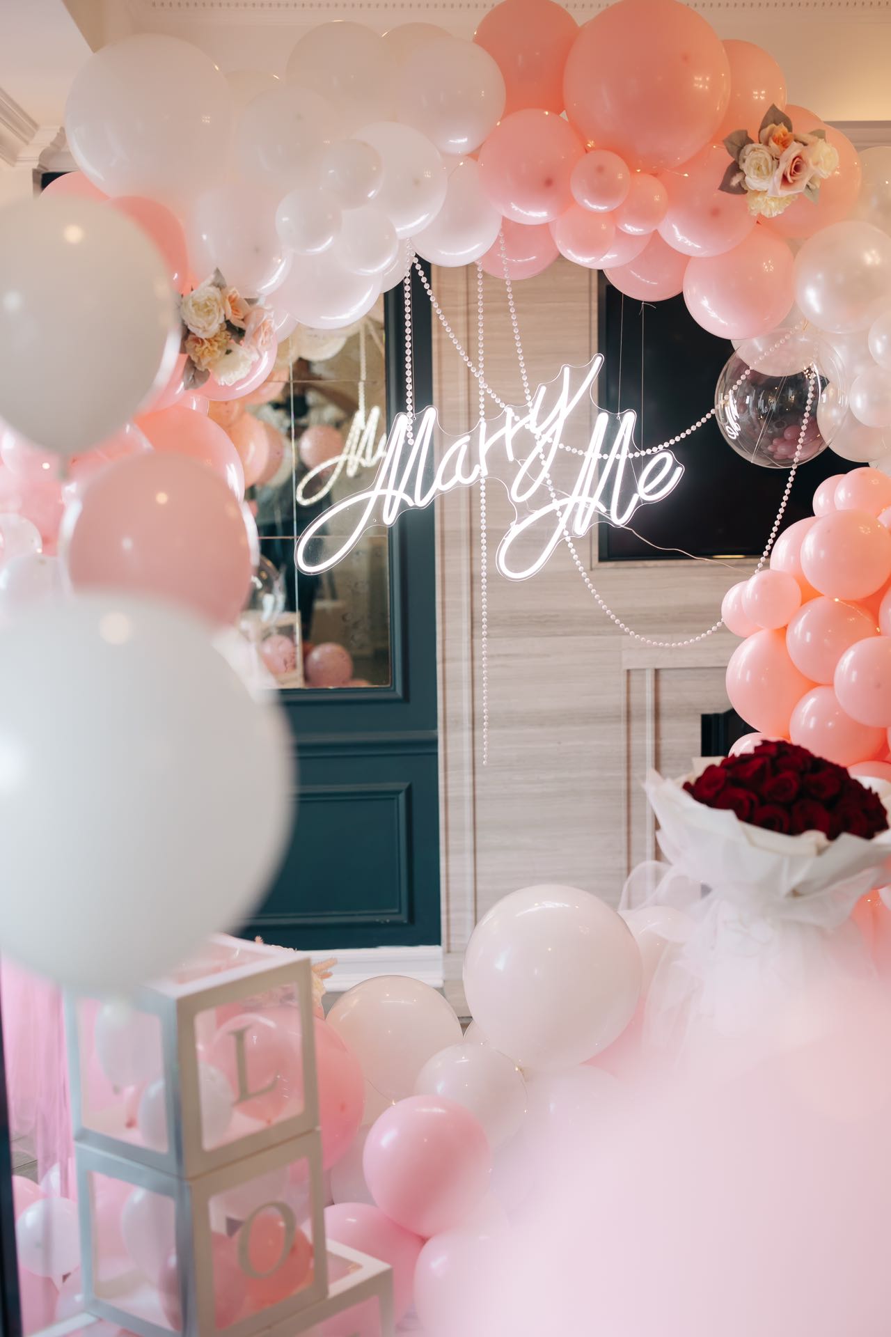 NYC Sweet Love Proposal Decor|Balloon Arch & Giant Heart + Red Rose Bouquet
