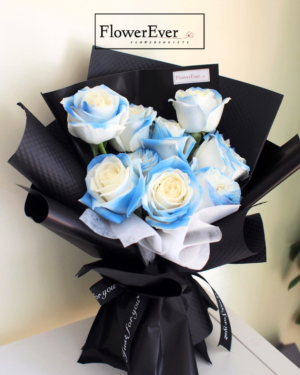 cigarette flower bouquet Fresh Ice Blue Rose Bouquet in Black Paper cigarette flower bouquet Fresh Ice Blue Rose Bouquet in Black Paper
