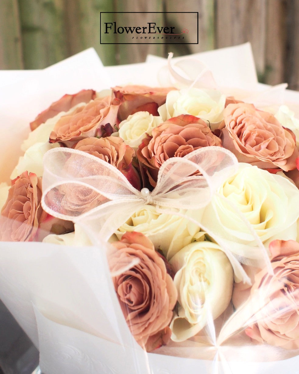 A Bouquet to Remember: Deluxe Cappuccino & White Rose Arrangement