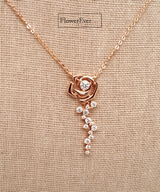 Moissanite Rose Pendant Necklace: A Symbol of Love and Elegance
