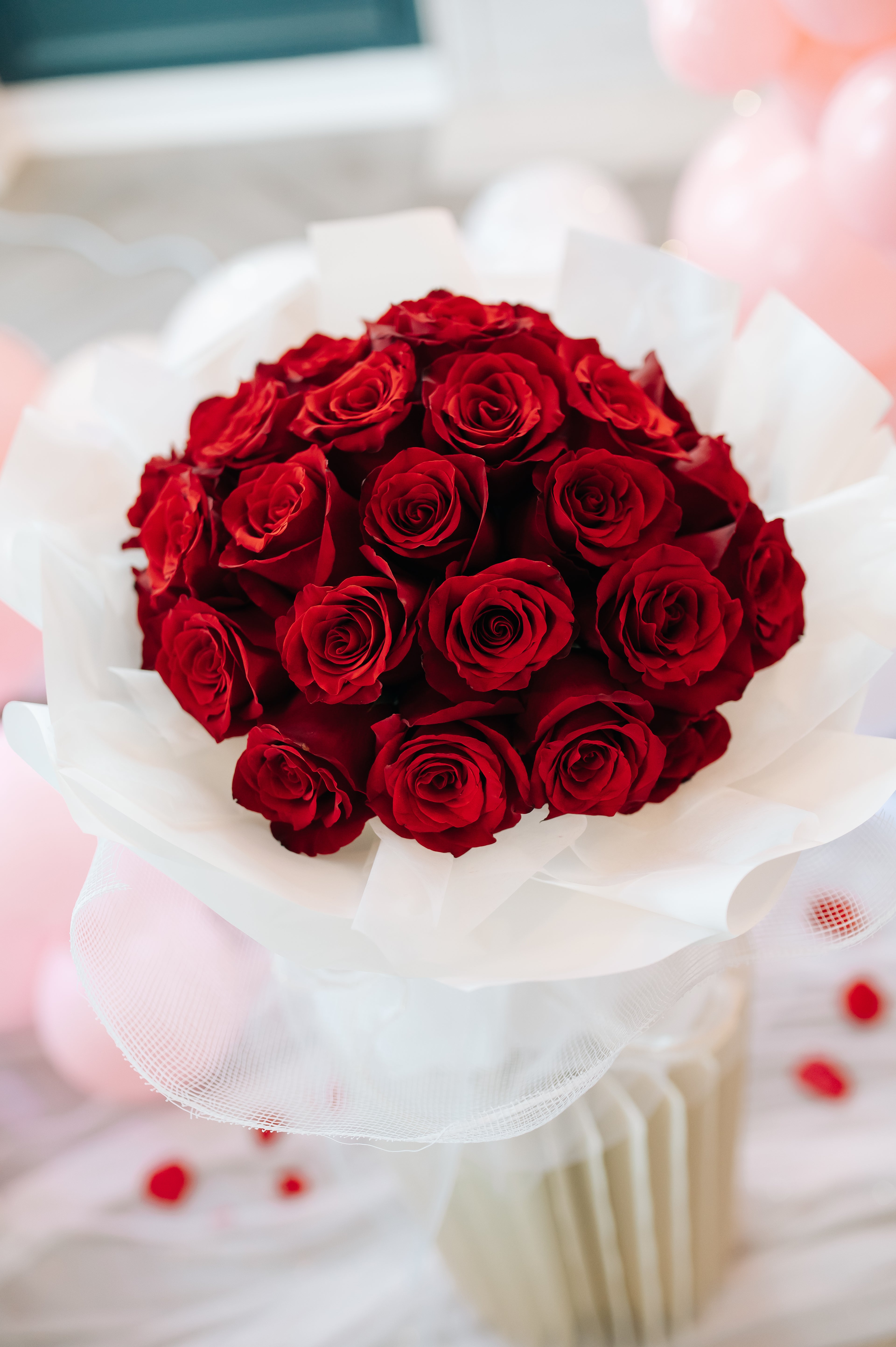NYC Sweet Love Proposal Decor|Balloon Arch & Giant Heart + Red Rose Bouquet