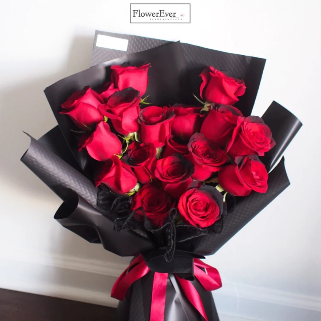 midnight-red-rose-bouquet