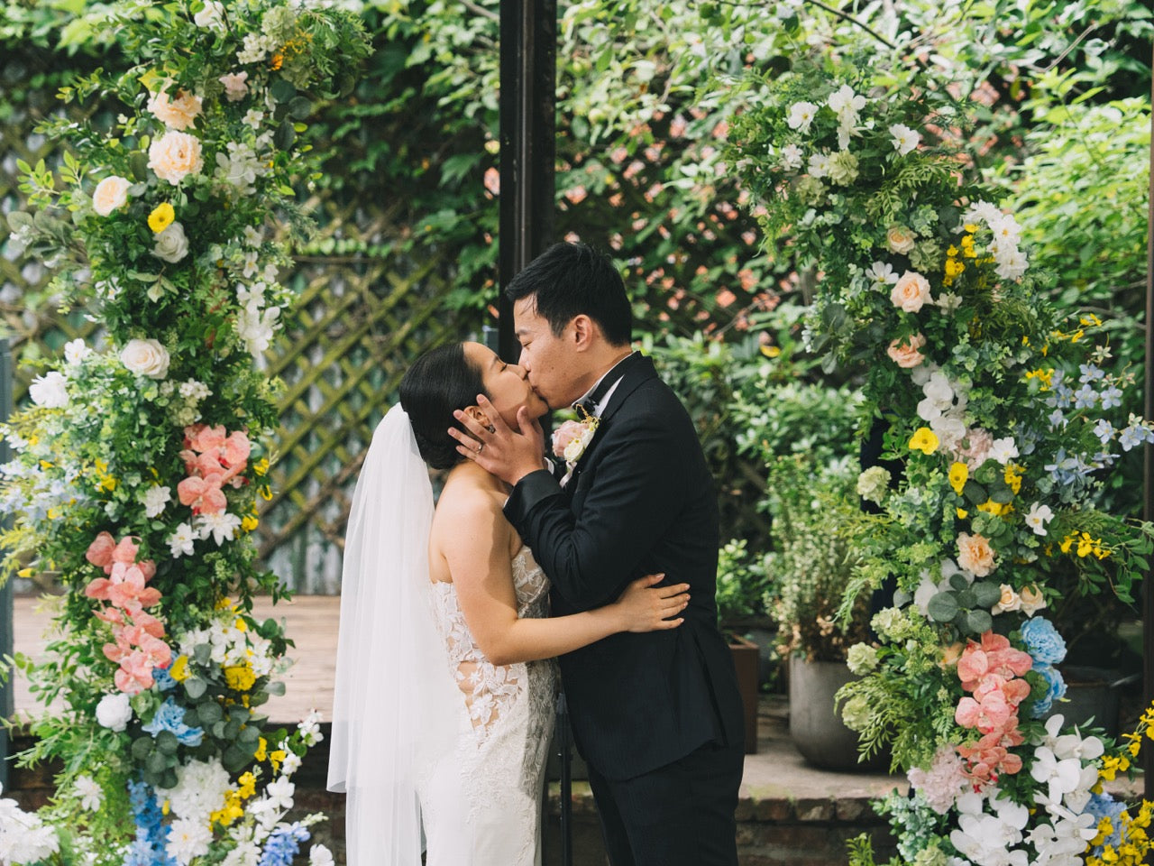 NYC Intimate Wedding｜Aurora Brooklyn｜ Colorful Dopamine Florals