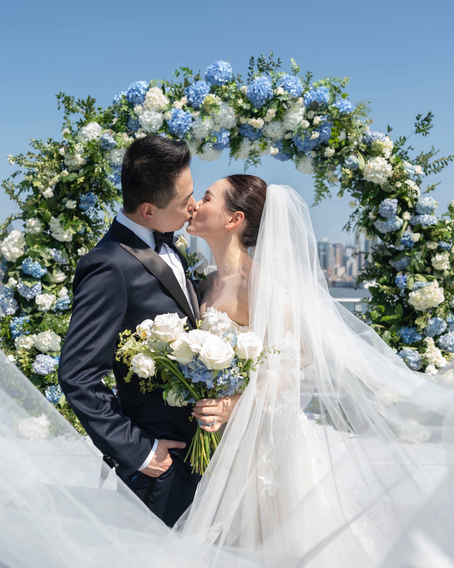 NJ Jersey City Wedding｜Envue｜Blue & White Florals