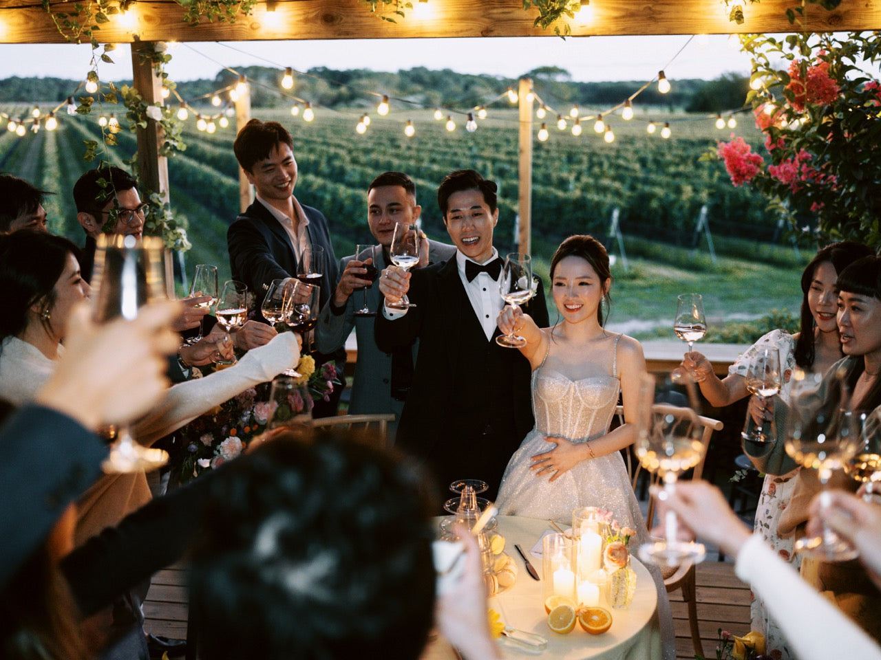 NYC Vineyard Wedding｜Long Island｜Colorful Florals