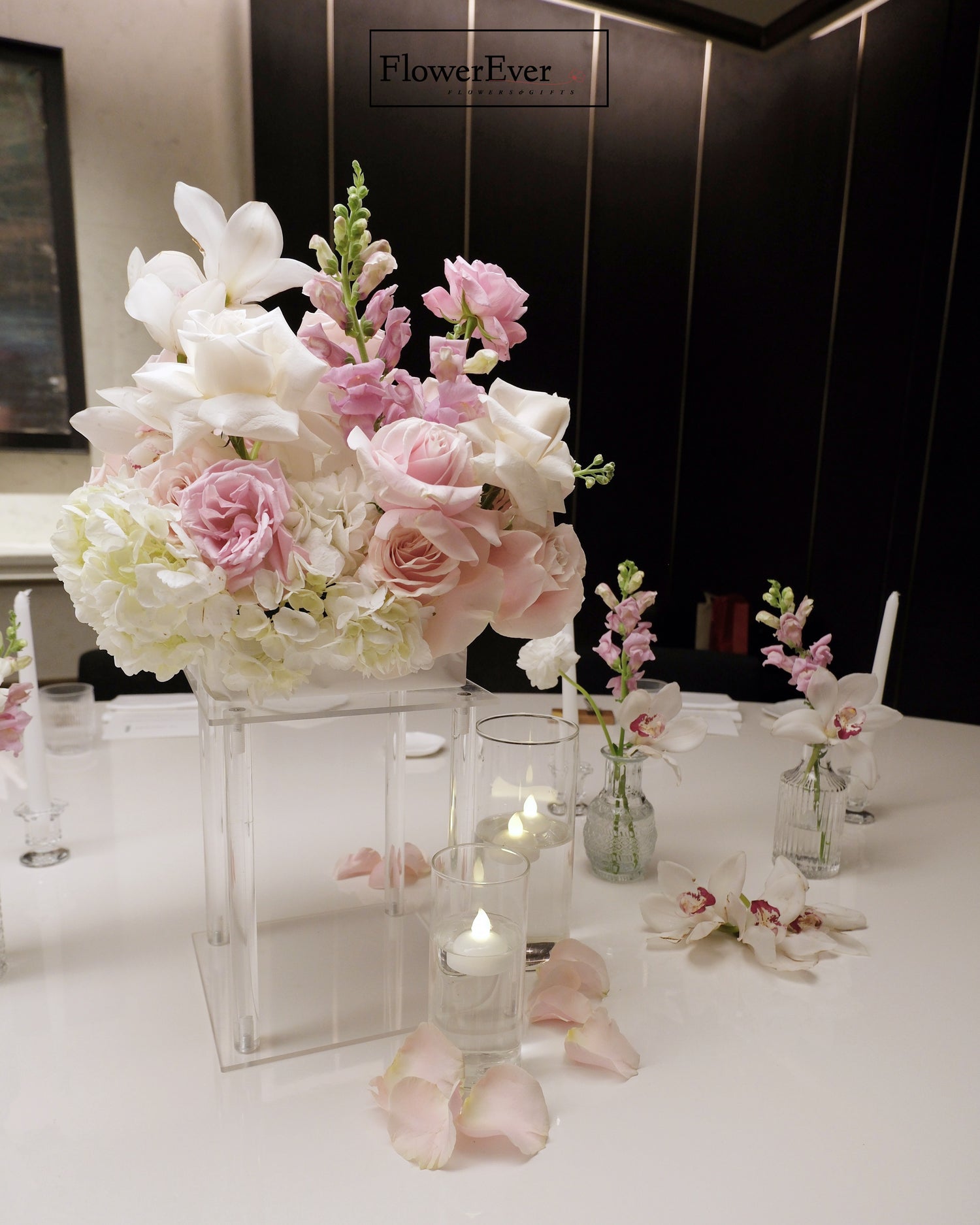 Elegant NYC dinner table floral decor for intimate private gatherings