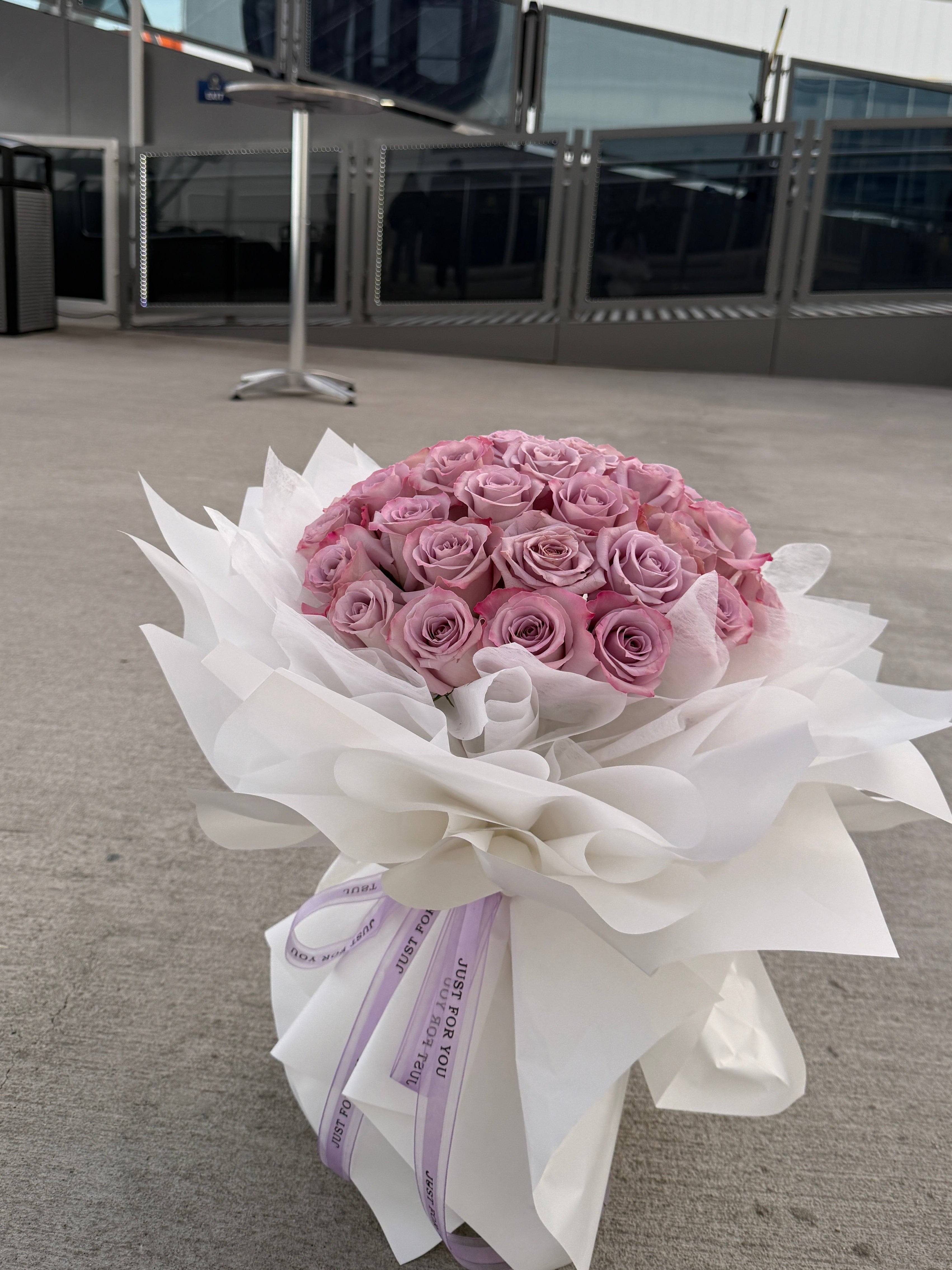 Proposal decoration setup – NYC Luxe Ferris Wheel Proposal Decor-Flowers, Balloon + Bouquet – New York proposal decorator