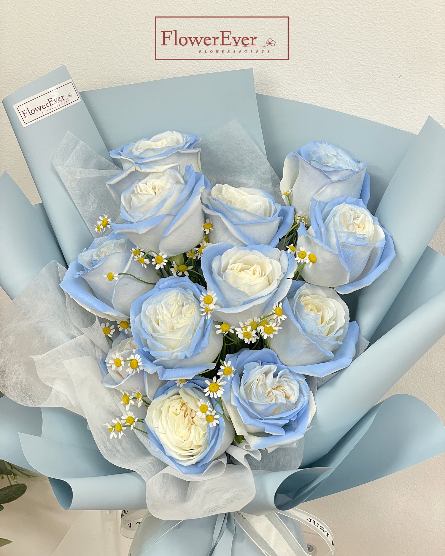 Ice Blue Rose Bouquet W. Daisies