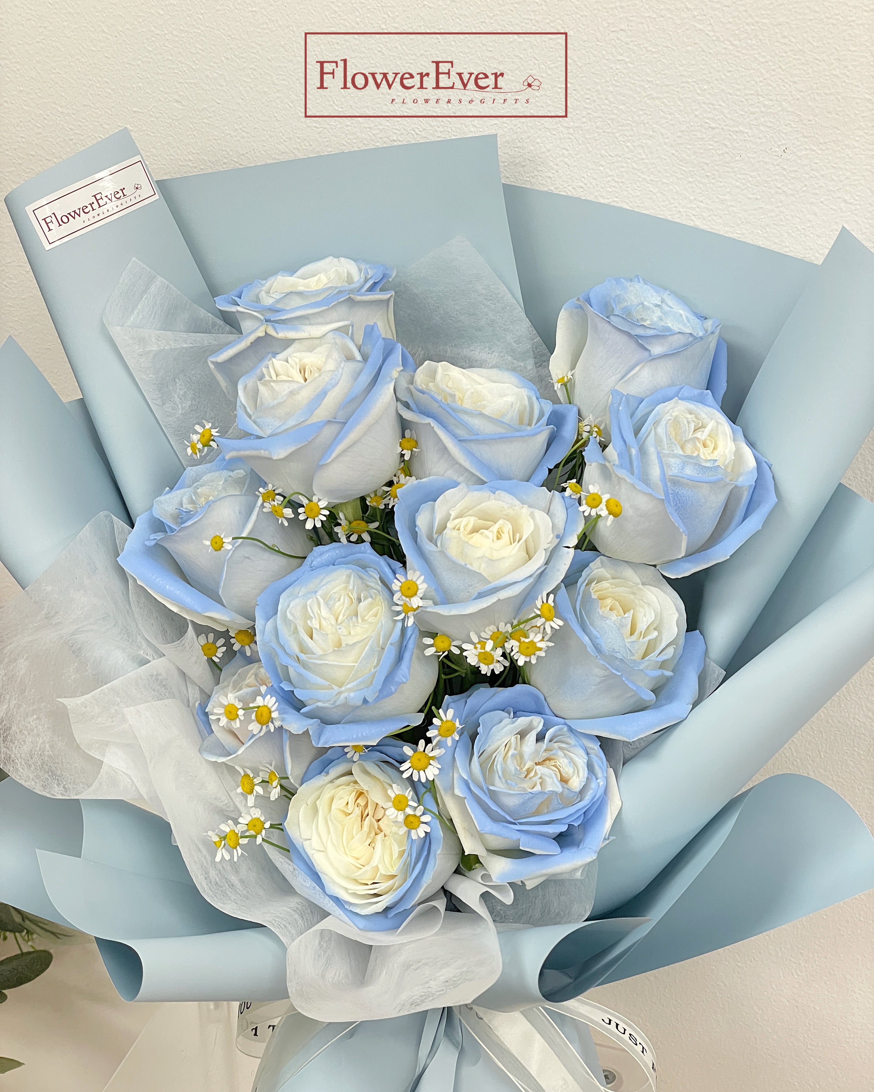 Ice Blue Rose Bouquet W. Daisies