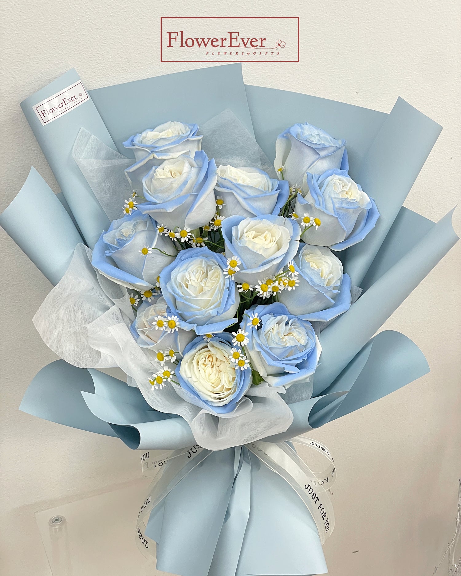 Ice Blue Rose Bouquet W. Daisies