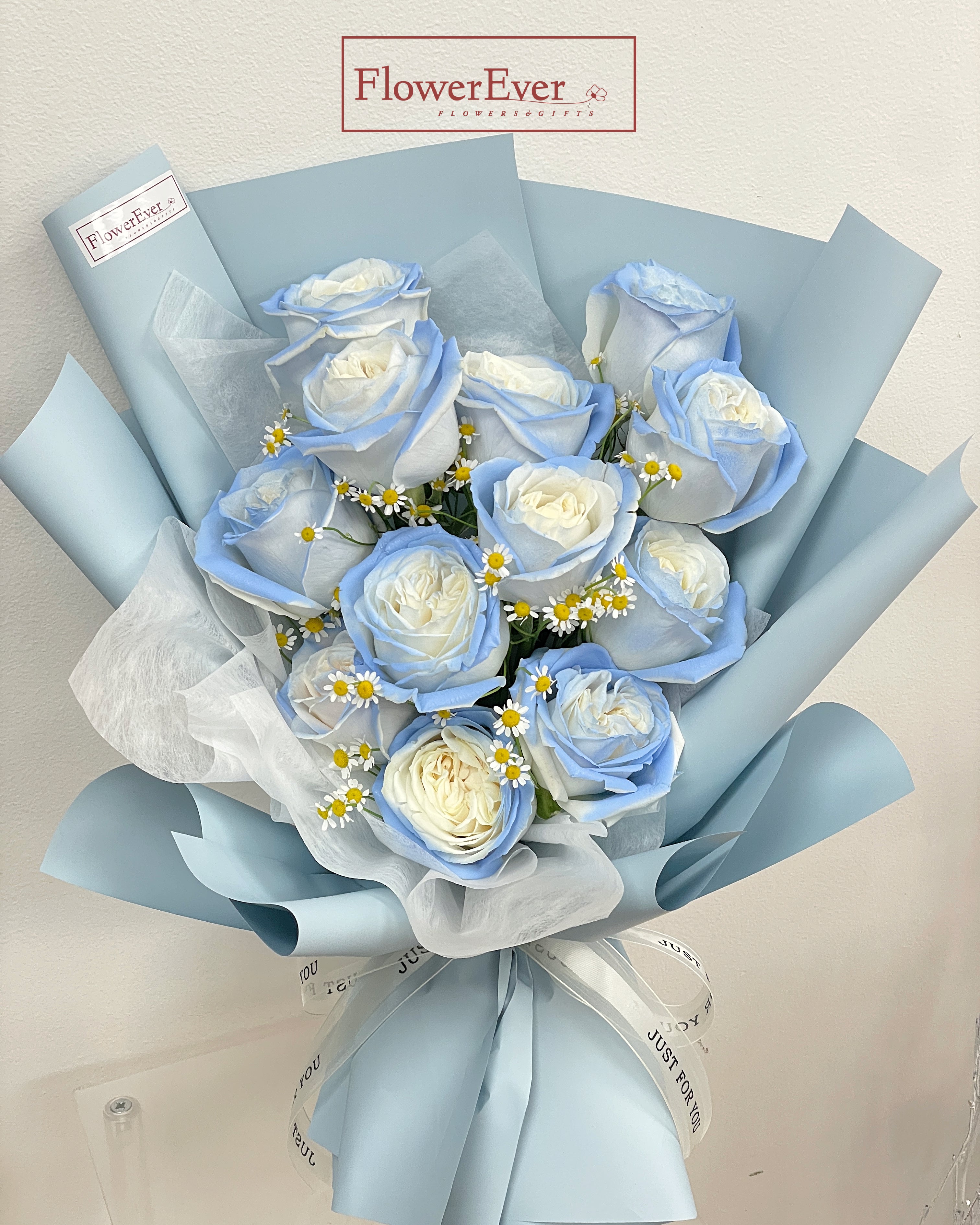Ice Blue Rose Bouquet W. Daisies