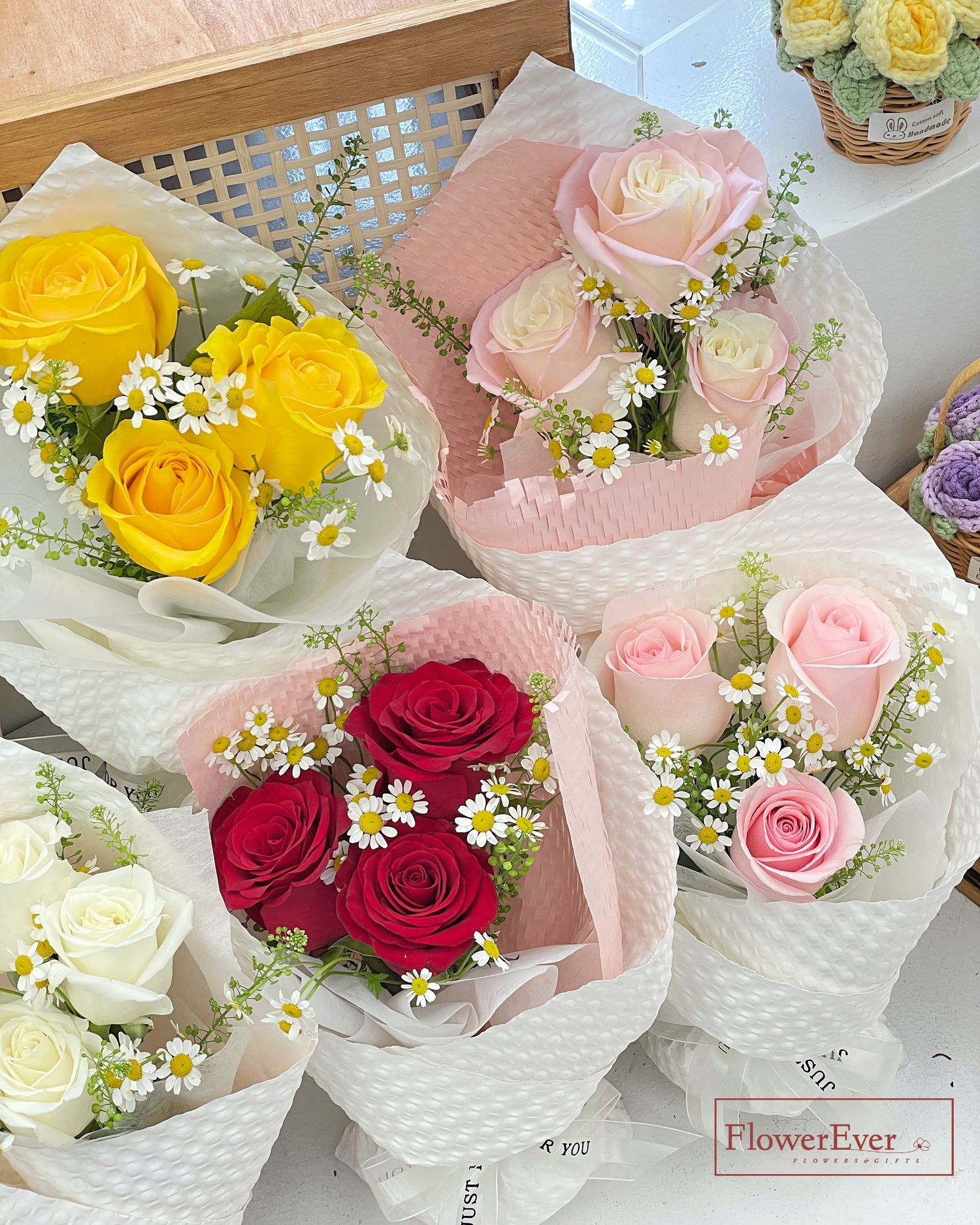 Mixed Flowers Mini Bouquet with Rose, daisies, and stocks