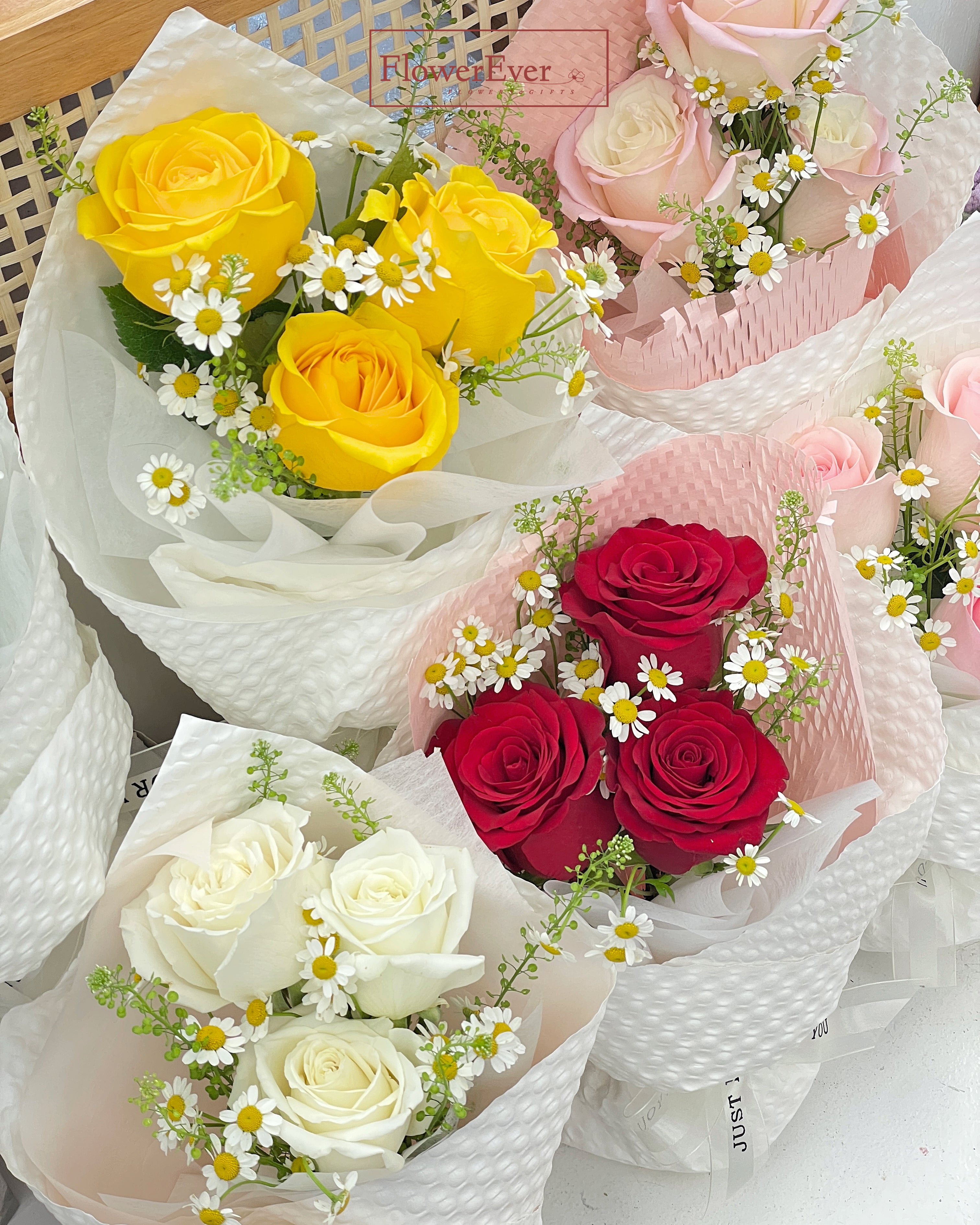 Mixed Flowers Mini Bouquet with Rose, daisies, and stocks