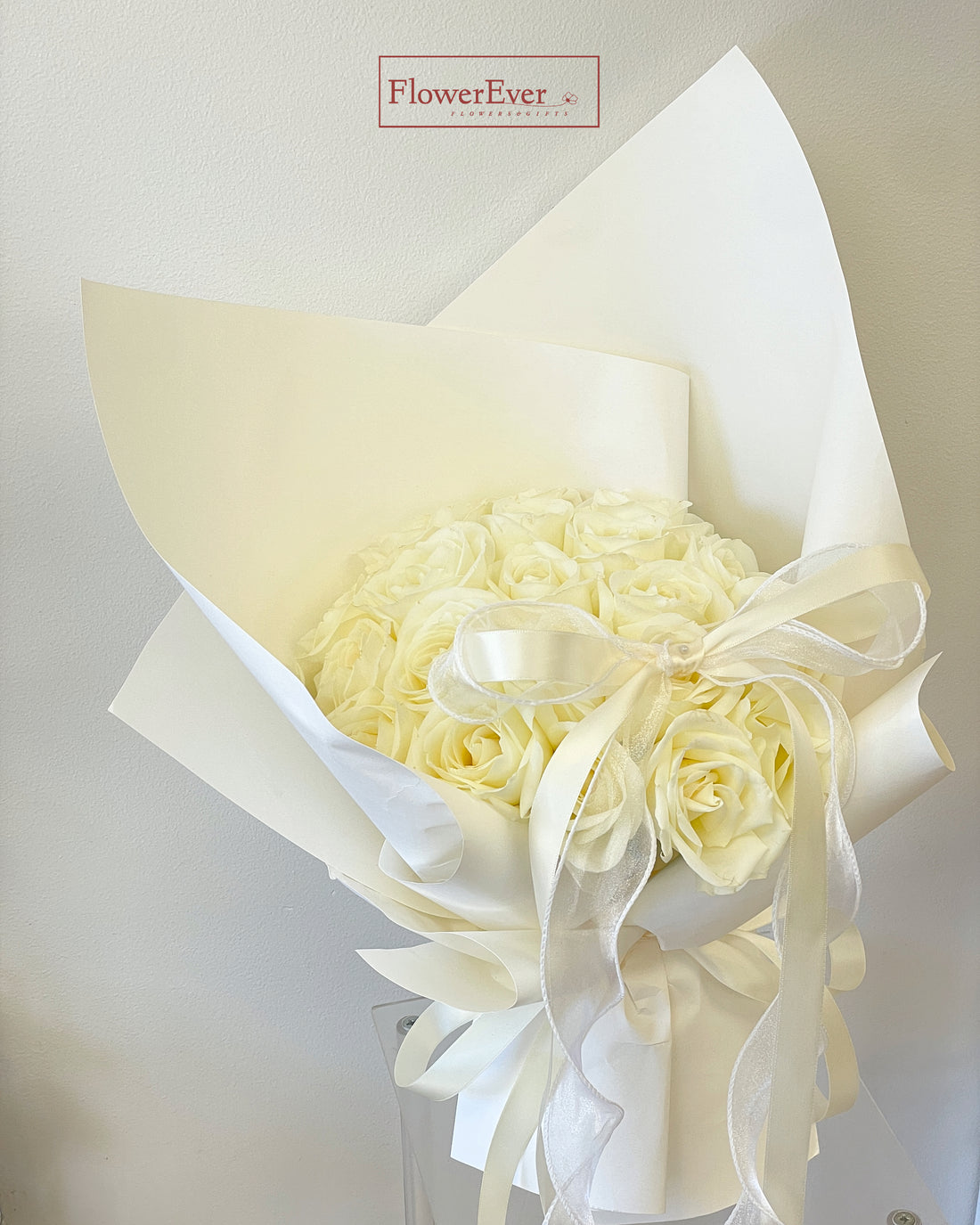 White Rose Bouquet in White Floral Paper｜24 Stems