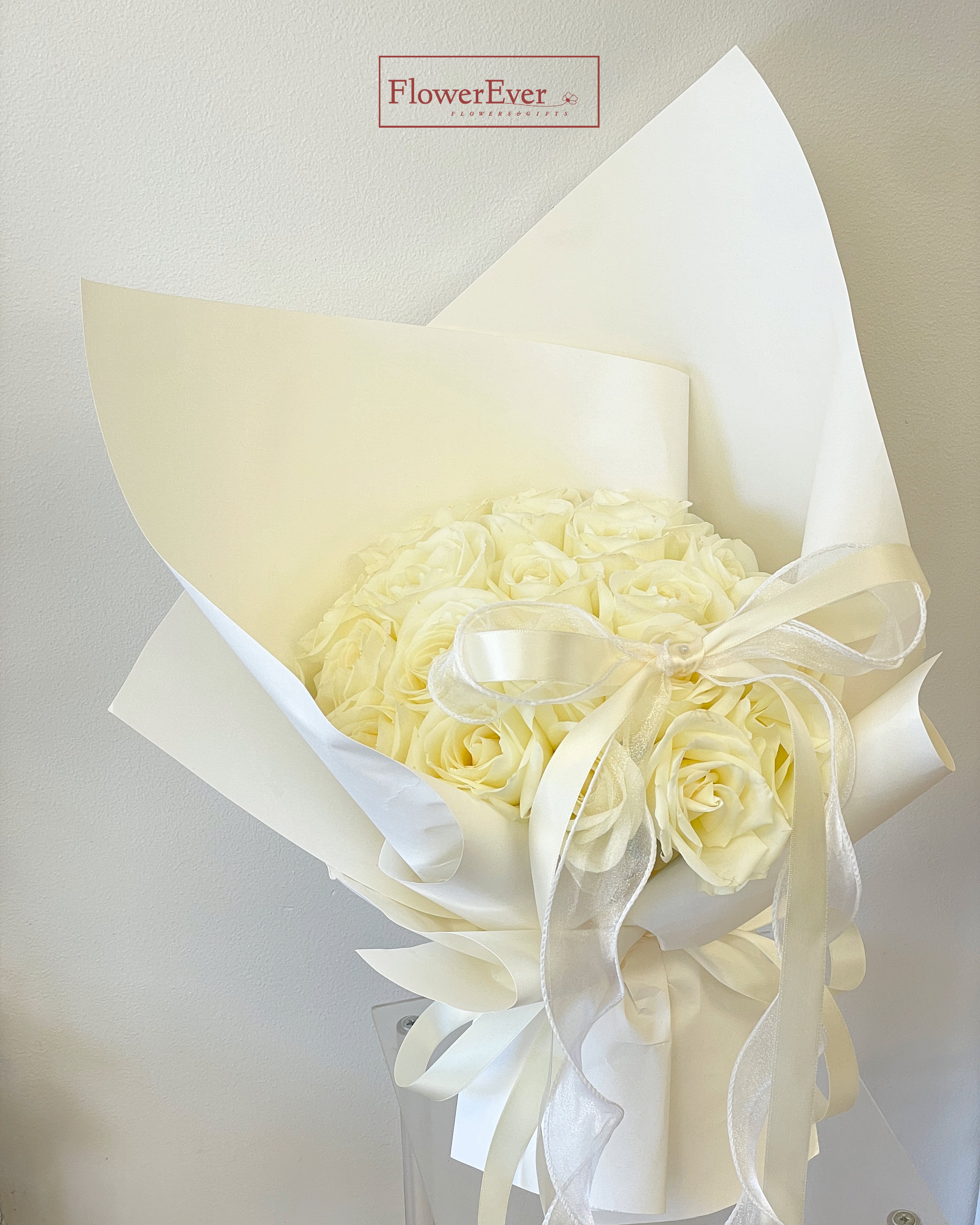 White Rose Bouquet in White Floral Paper｜24 Stems