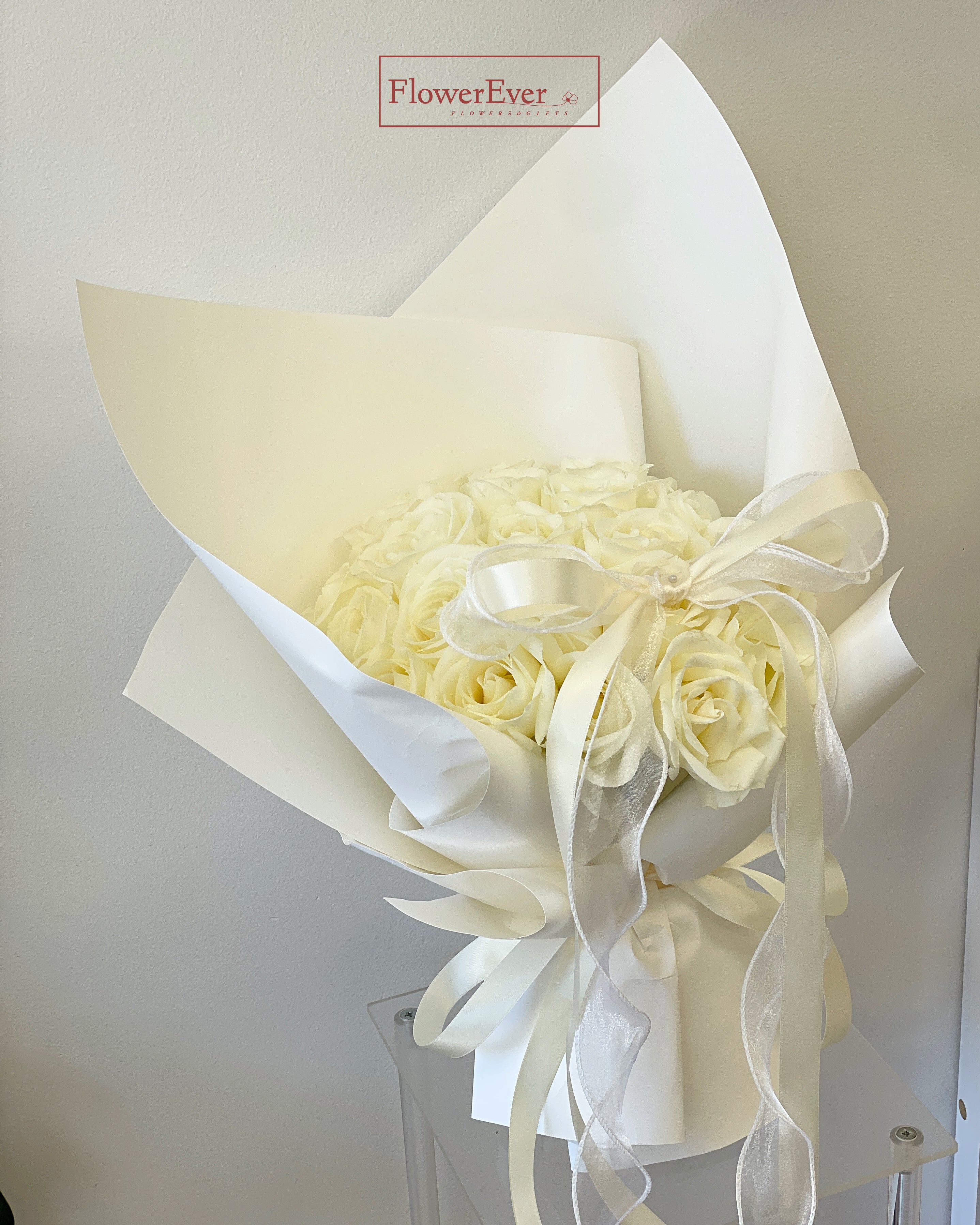 White Rose Bouquet in White Floral Paper｜24 Stems