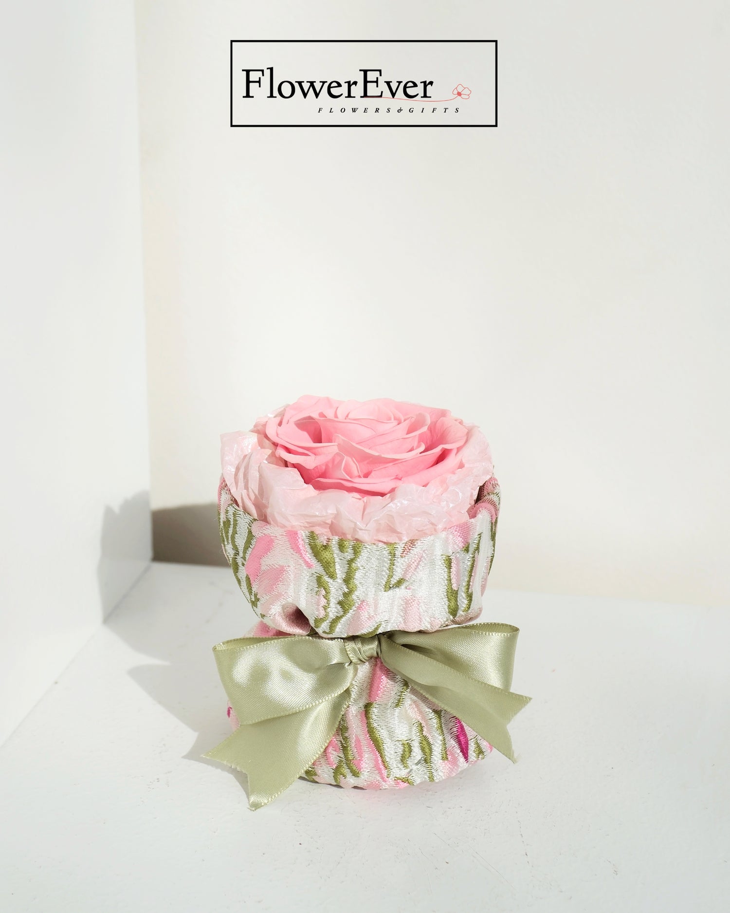 Preserved Rose Pink Mini Bouquet - Handheld Single Stem – FlowerEver