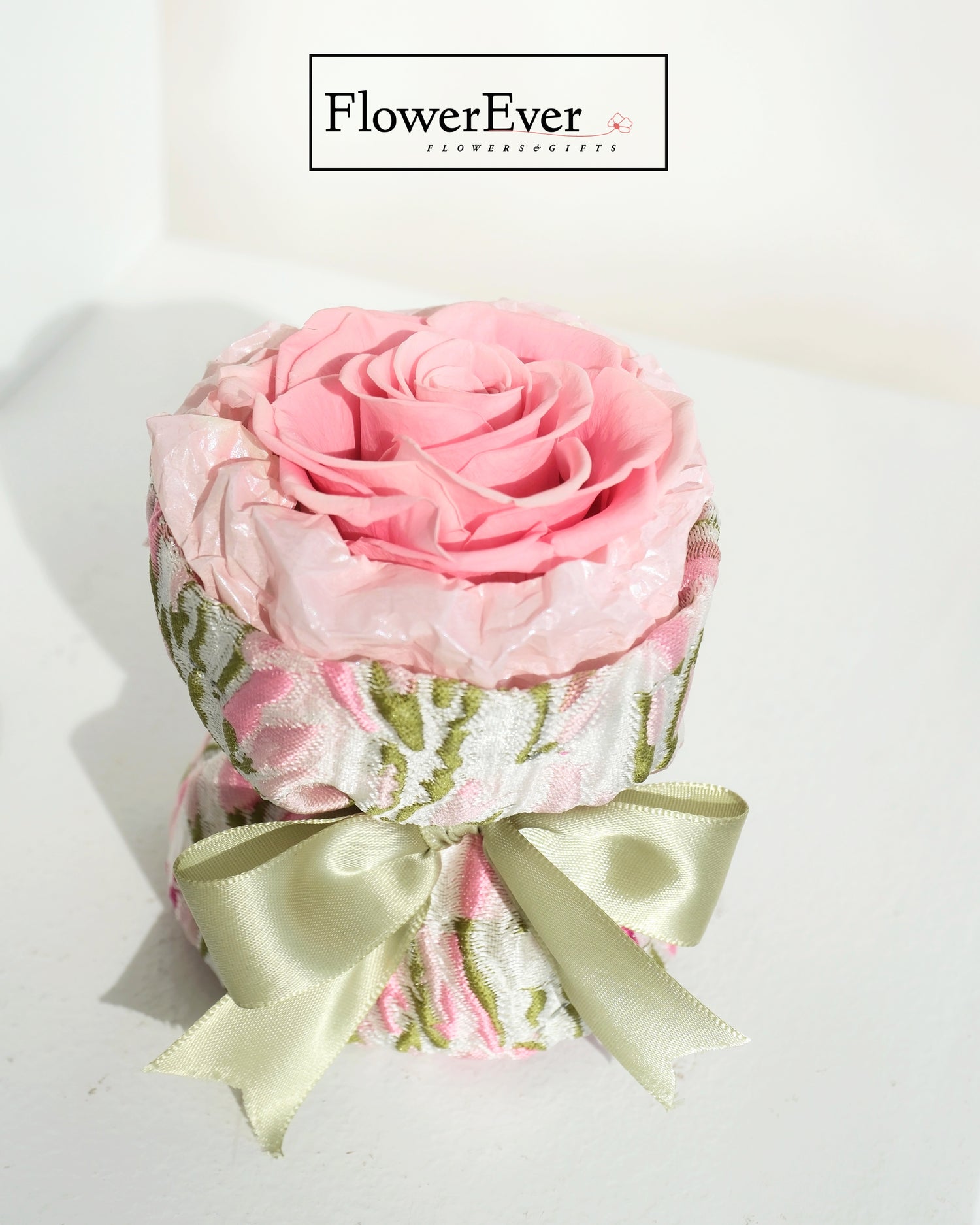 Tiny Pink Preserved Rose Bouquet - Perfect for Modern Floral Gifts