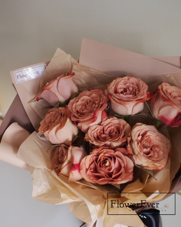 Cappuccino Rose Arrangement - Dozen Stunning Stems