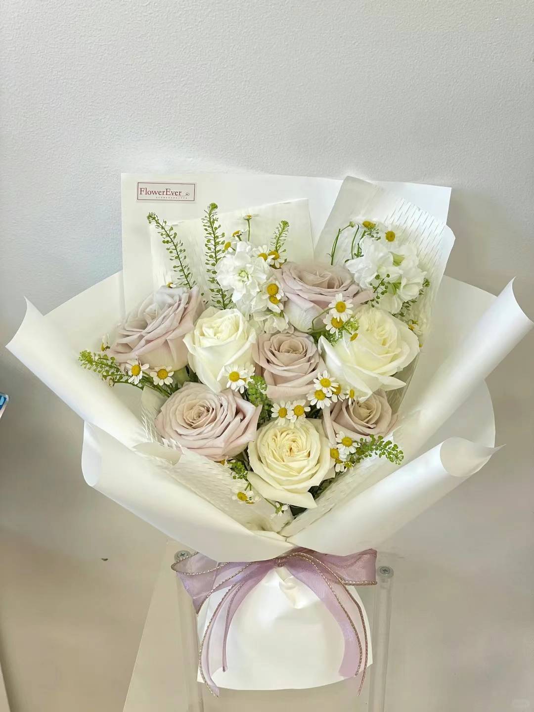 Pink &amp; White Rose Bouquet w. Thlaspi Green Bell &amp; Daisies